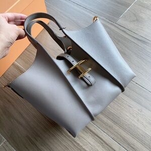 NWOT TOD’S Elegant Gray Leather Tote Bag, 23x19.5x12 cm